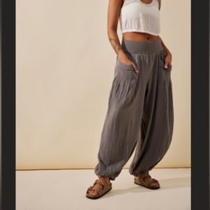 Kairi Pant. Size small. Never worn. Excellent condition